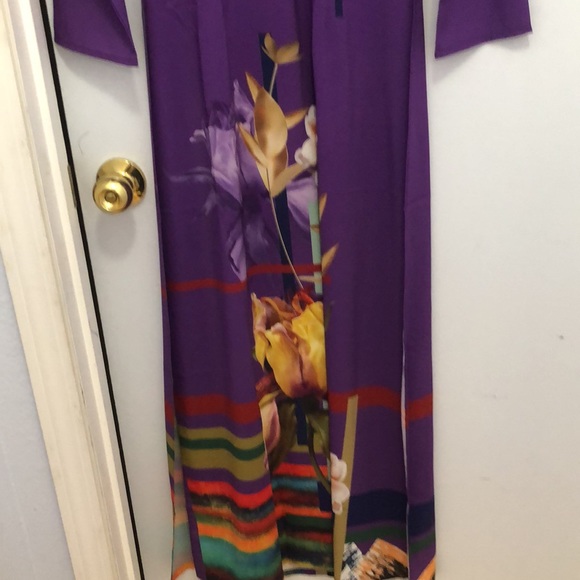 Vietnamese ao dài - Picture 2 of 3